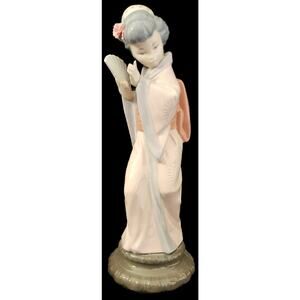 TIMID JAPANESE Lladro 4990   Daisa 1978 Retired 1998 Displayed Only
